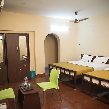 Navagraha Homestay Kumbakonam Exteriör bild