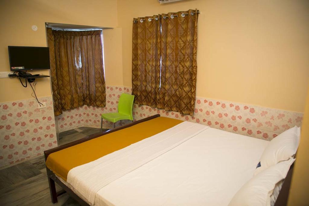 Navagraha Homestay Kumbakonam Exteriör bild
